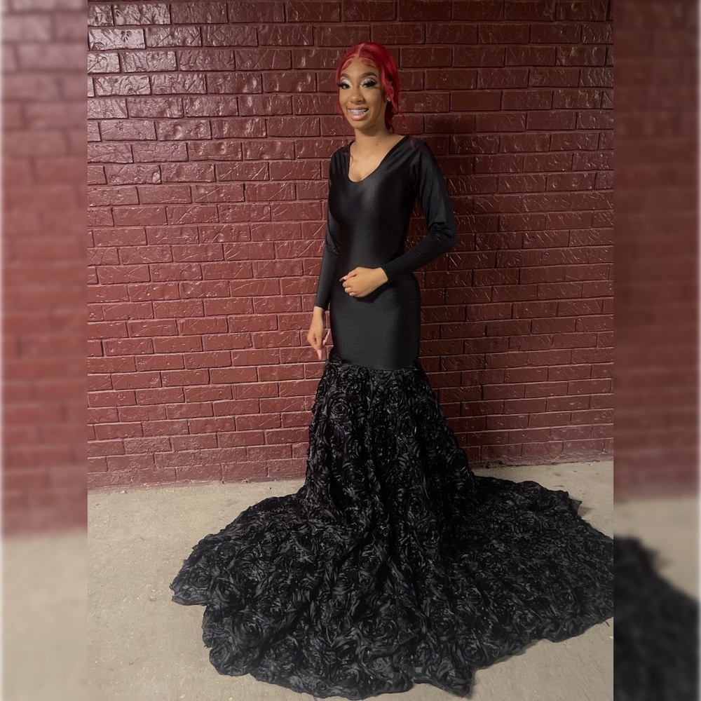 Custom Made “Elegant Black Long Sleeve Mermaid Flowers(Bottom) Prom Dress” - Picture 5 of 5
